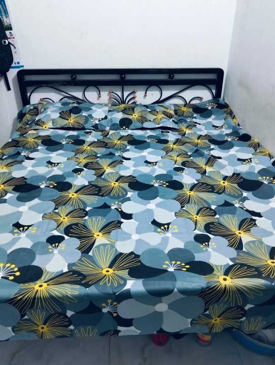 Cotton%20Fabric%20Printed%207%20by%208%20Feet%20Double%20King%20Size%20Bedsheet%20Set%20with%20Two%20Pillow%20Covers%20-%20Image%202