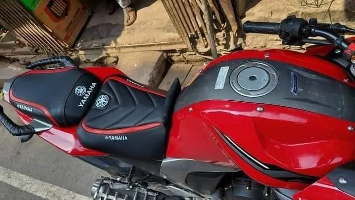 Yamaha Fazer v2 red modified seat cover
