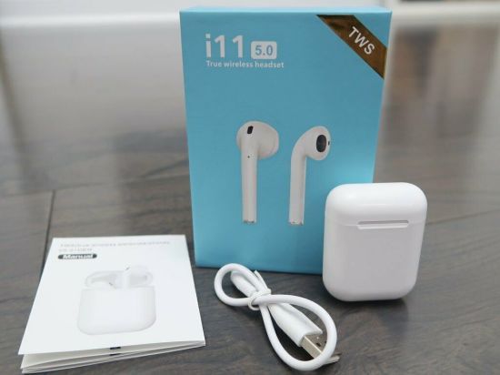 i11%20TWS%20Bluetooth%205.0%20Headphones%20Ear%20Pods%20Wireless%20Bluetooth%20Earphones%20with%20Wireless%20Charging%20Case-%20White%20-%20Image%202
