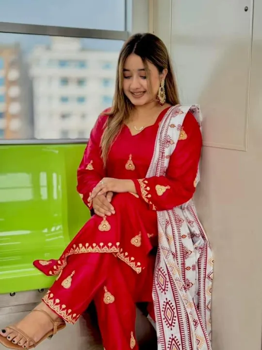 Pakistani%20Design%20Three-Piece%20Collection%20Salwar%20Kameez%20For%20Women%20-%203%20Pies%20Dress%20-%20Image%202