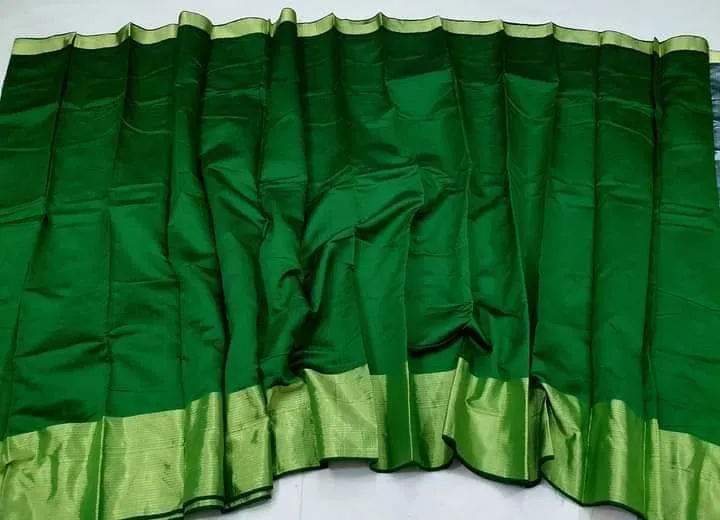 Fashionable%20Half%20Silk%20Tangail%20Golden%20Border%20Sari%20for%20Women%20and%20Girls%20-%20Perfect%20Casual%20Wear%20-%20Image%204