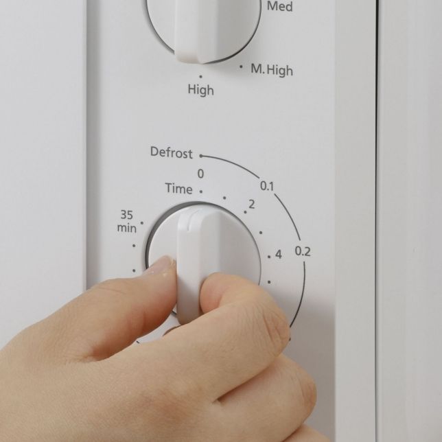 Panasonic%20NN-SM33NW%20Solo%20Microwave%20Oven%20%7C%2025%20Liter%20-%20Image%204