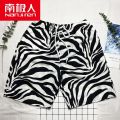 Men's Beach Pants Summer Casual Shorts Swimming by the Sea Quick-Dry Pants plus Size Sports Shorts Flower Shorts.