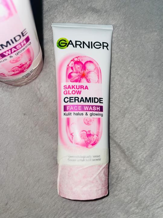 Garnier Sakura Glow Ceramide Face Wash 100ml