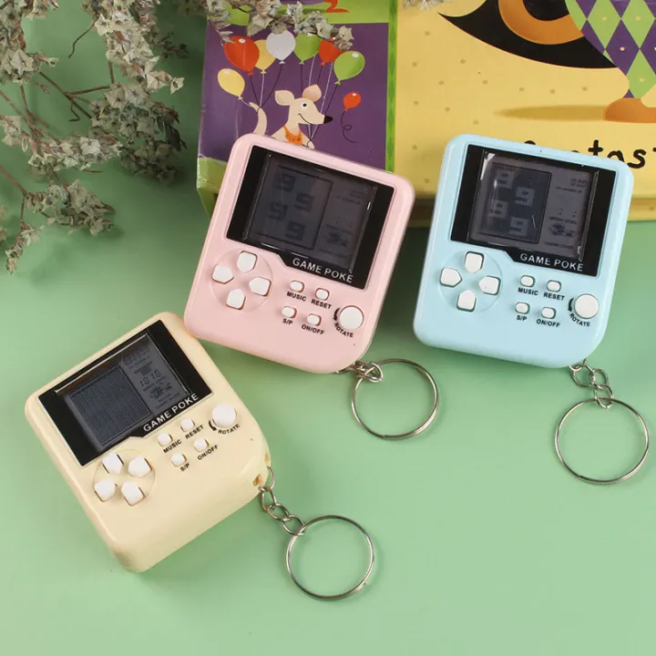 Mini%20Classic%20Game%20Machine%20Retro%20Nostalgic%20Game%20Console%20With%20Keychain%20console%20-%20Image%204