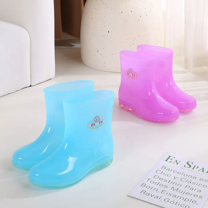 Jelly%20Rain%20Boots%20Women's%20Fashionable%20Rainy%20Day%20Quick-Drying%20Non-Mesh%20Mid-Calf%20Soft%20Rain%20Boots%20Non-Slip%20Glue%20Shoe%20Cover%20Shoes%20-%20Image%203