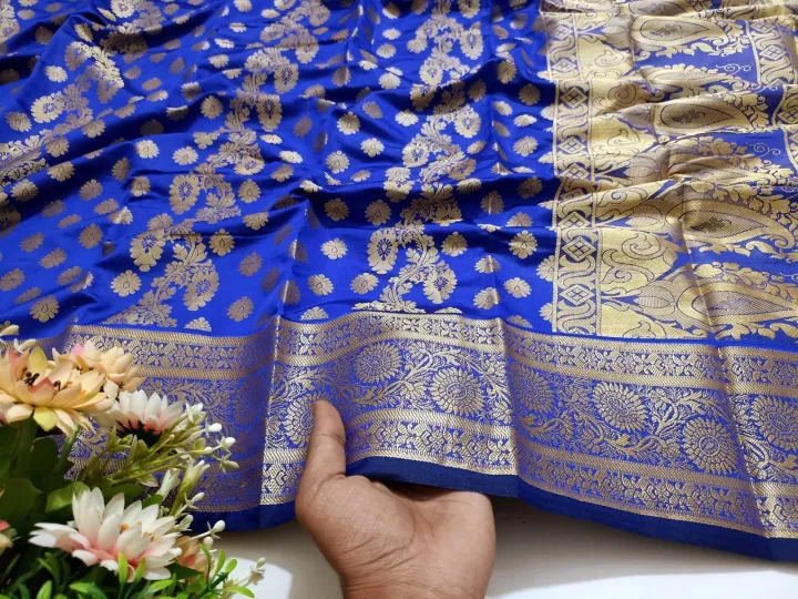 Tangail%20Katan%20Saree%20Combo%20Gift%20Set-%20Sari%20Churi%20Necklace%20Earrings%20Mirror%20Kitkat%20Mehedi%20Tip%20Golap%20Love%20Chocolate%20Box%20etc%20-%20Image%203