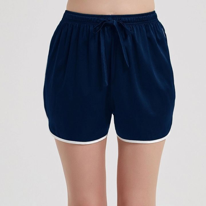 Easy%20Elegance:%20Women's%20Charmeuse%20Shorts%20in%20Soft%20Mulberry%20Silk%20-%20Image%204