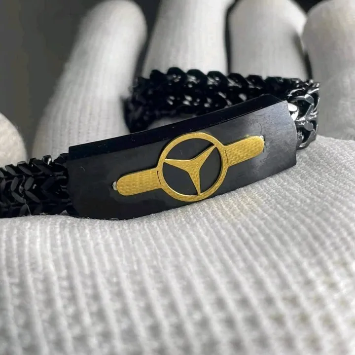 Elegant%20Men's%20Fashion%20Bracelet%20with%20Geometric%20Pattern%20and%20Alloy%20Material%20-%20Image%202