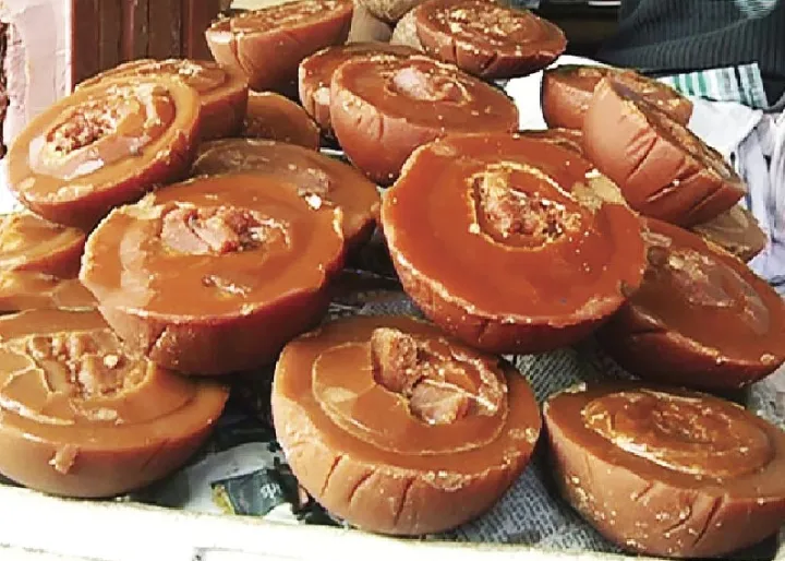 Date%20molasses%20is%20made%20from%20date%20palm%20juice%20in%20its%20own%20way%20-%20Image%203