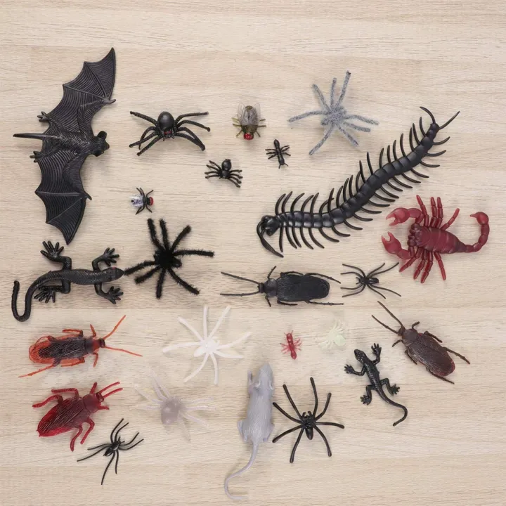 Plastic%20Realistic%20Bugs,%20Spider%20Bat%20Cockroach%20Insect%20Toys%20for%20Halloween%20Party%20(3+%20age)%20-%20Image%205
