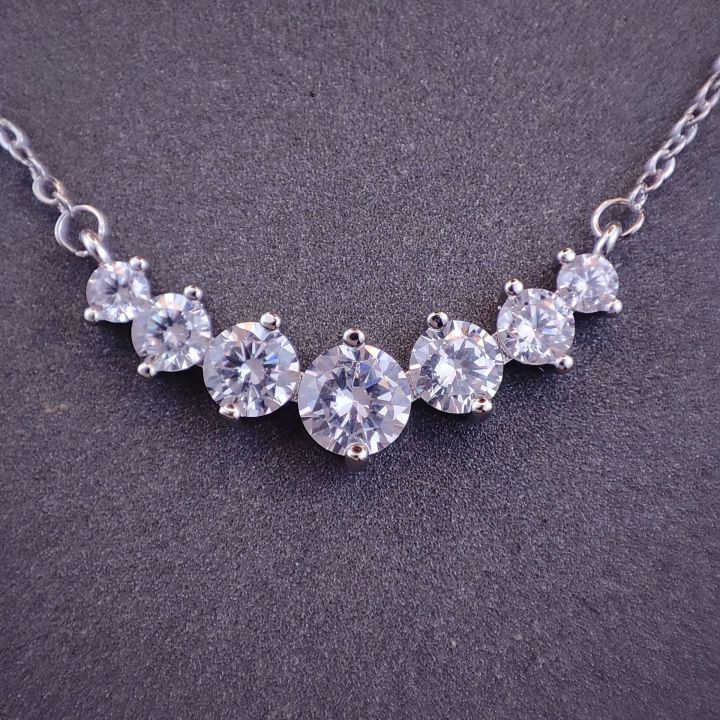 Moissanite%20fashion%20female%20clavicle%20chain%20simple%20pendant%20light%20luxury%20one%20carat%20seven%20princess%20necklace%20tik%20one%20piece%20dropship%20-%20Image%203