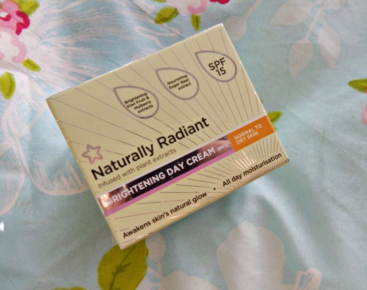 Superdrug%20Naturally%20Radiant%20Brightening%20Day%20Cream%20Normal%20To%20Dry%2075ML%20-%20Image%202