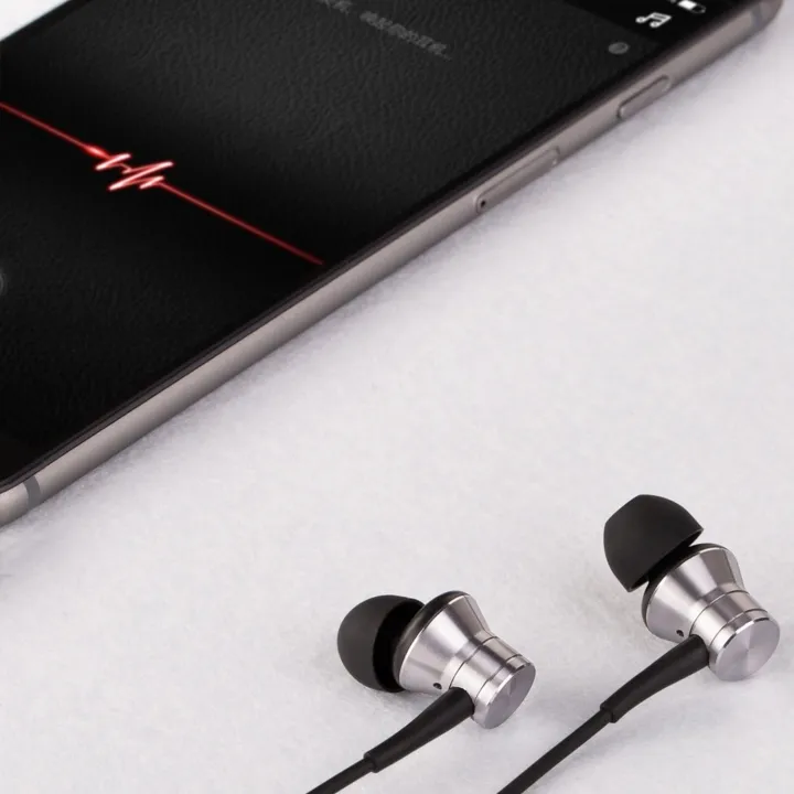 1MORE%20E1009-SV%20Piston%20Fit%20in-Ear%20Earphones%20Durable%20Headphones,%20Noise%20Isolation,%20Pure%20Sound,%20Phone%20Control%20with%20Mic%20for%20Smartphones/PC/Tablet%20-%20Image%202