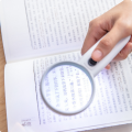 Deli 9098 magnifying glass LED lamp diameter 65mm 3.5 times the old man read newspaper reading hand-held magnifying glass.