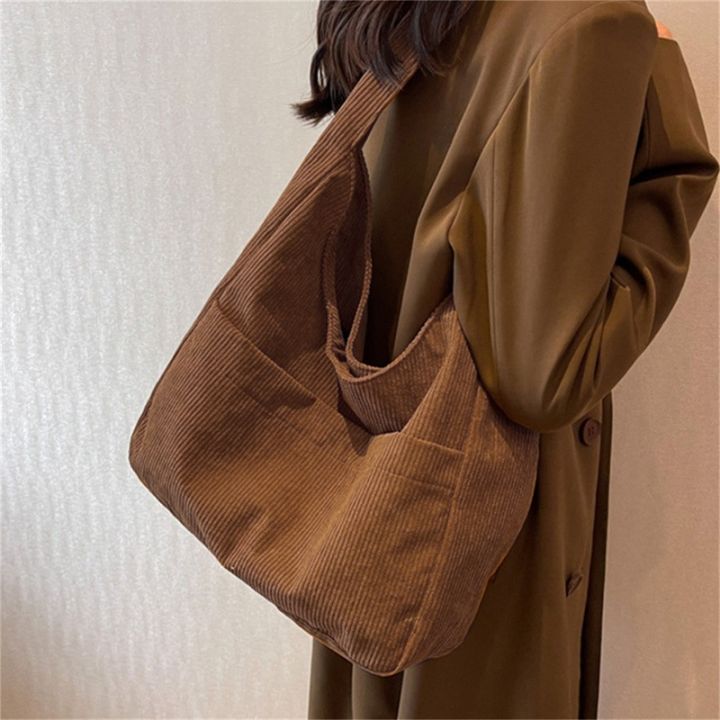 Large%20Capacity%20Tote%20Bags%20Women's%20New%20Trendy%20Shoulder%20Bag%20Simple%20And%20Versatile%20Commuter%20Bag%20Fashion%20Trendy%20Student%20Classroom%20Bags%20-%20Image%207