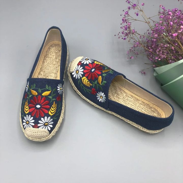 Breathable%20Canvas%20Shoes%20for%20Women%20-%20Image%204