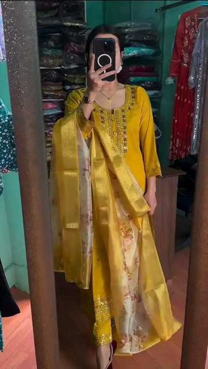 New%20Fashionable%20Stylish%20Gorgeous%20lilen%20readymade%20Three%20Piece%20For%20Women.%20-%20Image%203