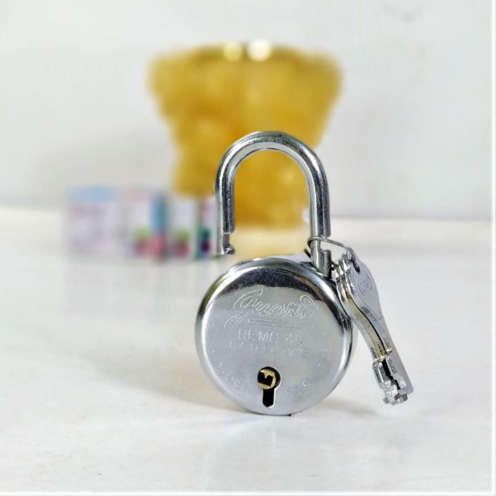 40%20mm%20NOVA%20Double%20locking%20Steel%20Padlocks%20/%20Tala.%20Medium%20size%20lock%20for%20shop%20&%20home.%20By%20Safe%20Zone%20-%20Image%203