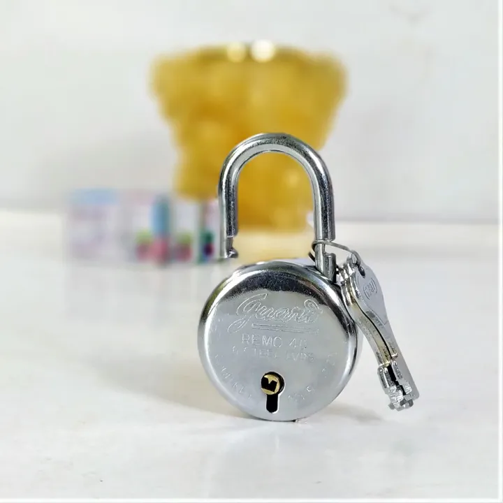 40%20mm%20NOVA%20Double%20locking%20Steel%20Padlocks%20/%20Tala.%20Medium%20size%20lock%20for%20shop%20&%20home.%20By%20Safe%20Zone%20-%20Image%203