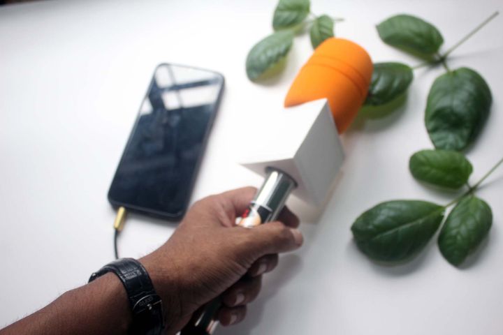 Journalist%20Microphone%20for%20Mobile%20with%20Chaina%20Foam%20-%20Image%202