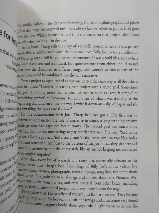 Building%20a%20Second%20Brain%20by%20Tiago%20Forte%20-%20Premium%20-%20Paperback%20-%20Image%203