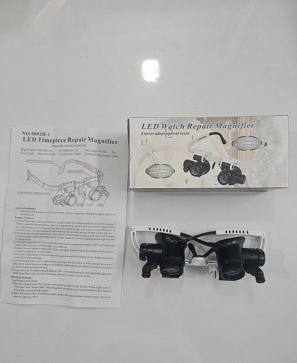 LED%20Magnifier%20With%202%20Led%20Light%20Magnifying%20Glass%20-%20Image%203