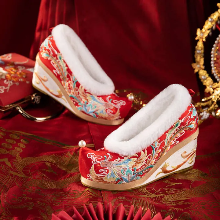 Auspicious%20Ruyi%202023%20Winter%20New%20Xiuhe%20with%20Chinese%20Embroidered%20Pearl%20Slope%20and%20Ancient%20Style%20Hanfu%20Wedding%20Shoes%20-%20Image%202