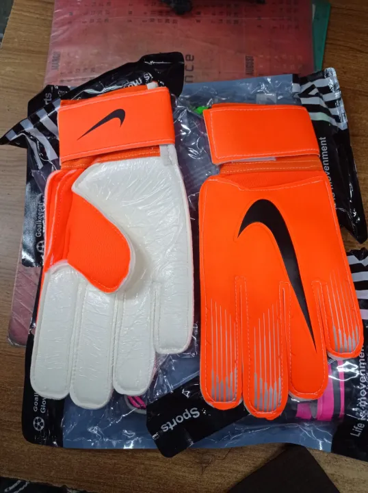 Football%20Goal%20Keeper%20Hand%20Gloves%20Primem%20-%20Image%202