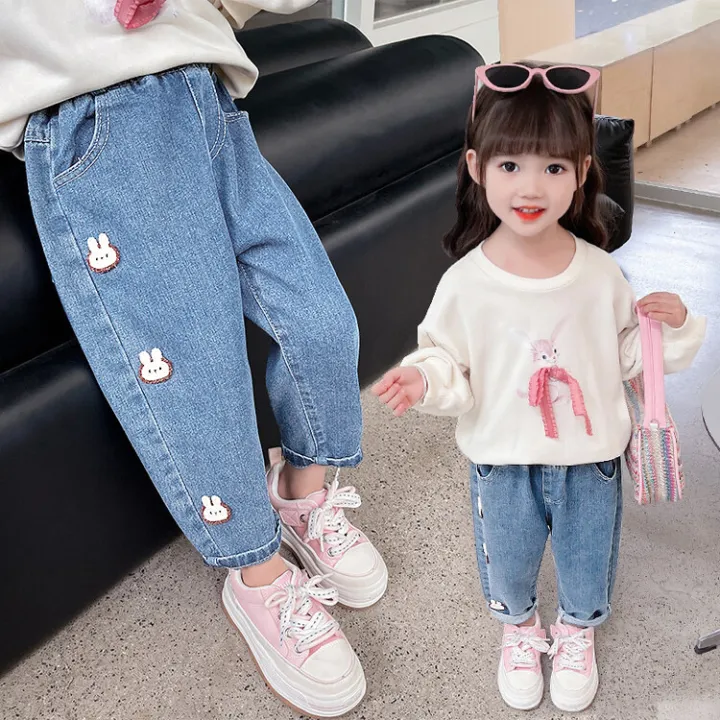 Girls'%20jeans%202024%20spring%20and%20autumn%20new%20children's%20loose%20Korean%20version%20of%20the%20baby%20foreign%20casual%20Korean%20version%20of%20the%20fashion%20pants%20-%20Image%203