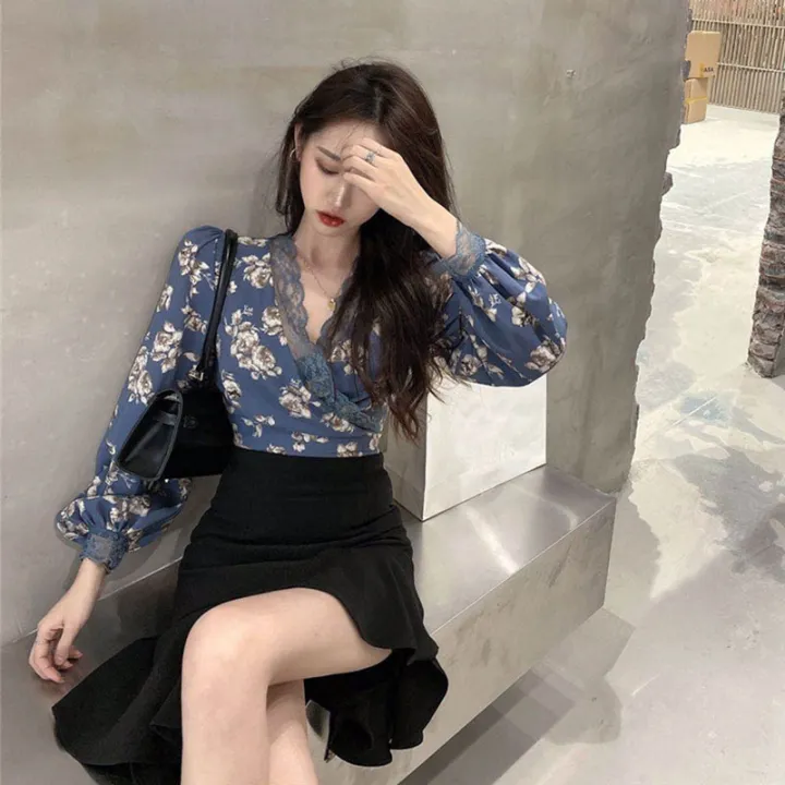 Women%20Elegant%20Floral%20Printed%20Blouses,%20Lace%20V%20Neck%20Warp%20Bow%20Tie%20Neck%20Lantern%20Sleeve%20Shirts%20Top%20-%20Image%204