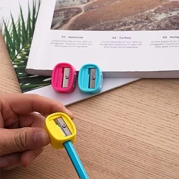 Deli%20ER00803%20Pencil%20Sharpener%203Pcs%20-%20Image%204