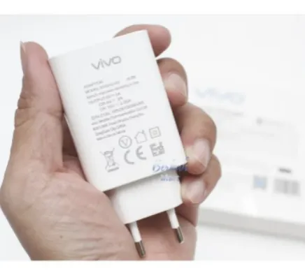VIVO%2033W%20Super%20Fast%20Flash%20Charger%20With%20Type-C%20Cable%20And%20Data%20Transfer%20Support%20-%20Image%203