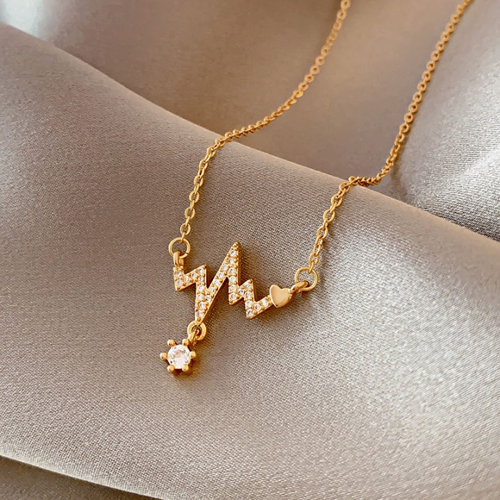 Luxury%20Non%20Tarnish%2018K%20Gold%20Plated%20Crescent%20Fishtail%20Heart%20Pendant%20Women%20316L%20Stainless%20Steel%20Necklace%20Jewelry%20-%20Image%207