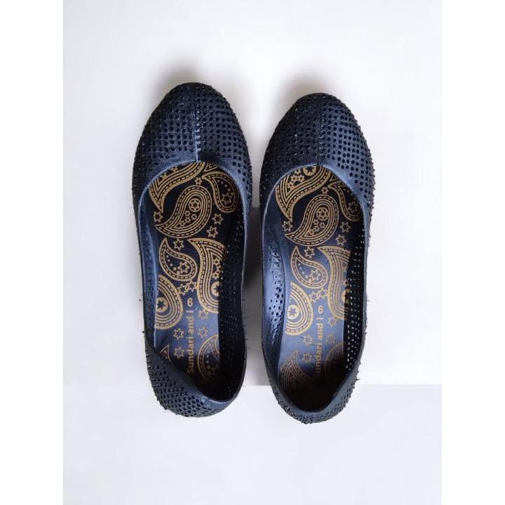 Flat%20net%20shoes%20for%20girls%20washable%20waterproof%20plastic%20shoe%20-%20Image%202