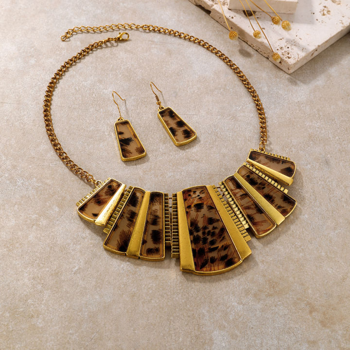 European%20and%20American%20New%20Fashion%20Vintage%20Leopard%20Print%20Necklace%20Alloy%20Exaggerated%20Earrings%20and%20Necklace%20Set%20Ornament%20Women%20-%20Image%204