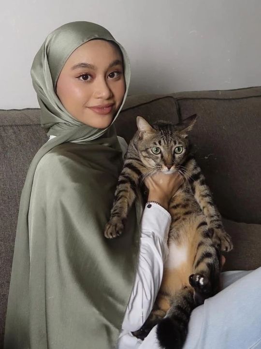 New%20Arrival%20crinkle%20satin%20chiffon%20hijab%20scarf%20Plain%20Shawls%20wrinkle%20scarves%20Women%20Muslim%20Turban%20Solid%20Color%20Headscarf%2020%20colors%20-%20Image%204