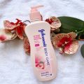 Johnson's Body Care 24 Hour lasting Moisture Body Lotion with Shea Butter, Vitamin E & Jojoba Oil-400ml. 
