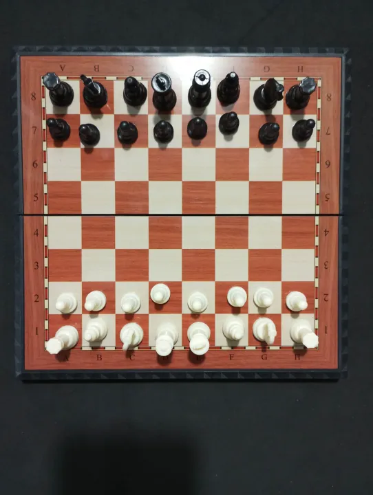 Magnetic%20Cheese%20Board;%20High%20Class%20Chess%20Set%20with%20Folding%20Chess%20Board%20-%20Image%203