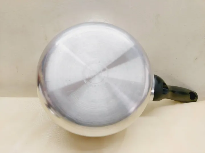 Kiam%20Premium%20Luxury%2018%20Cm%20Milk%20Pan/Pot%20Pure%20Aluminium%20Cookware%20With%20Aluminium%20Lid.%20Milk%20Pan,%20Milk%20Pot,%20Tea%20Pot.%20Model:%20Y00.%20-%20Electric%20Chula%20-%20Image%206