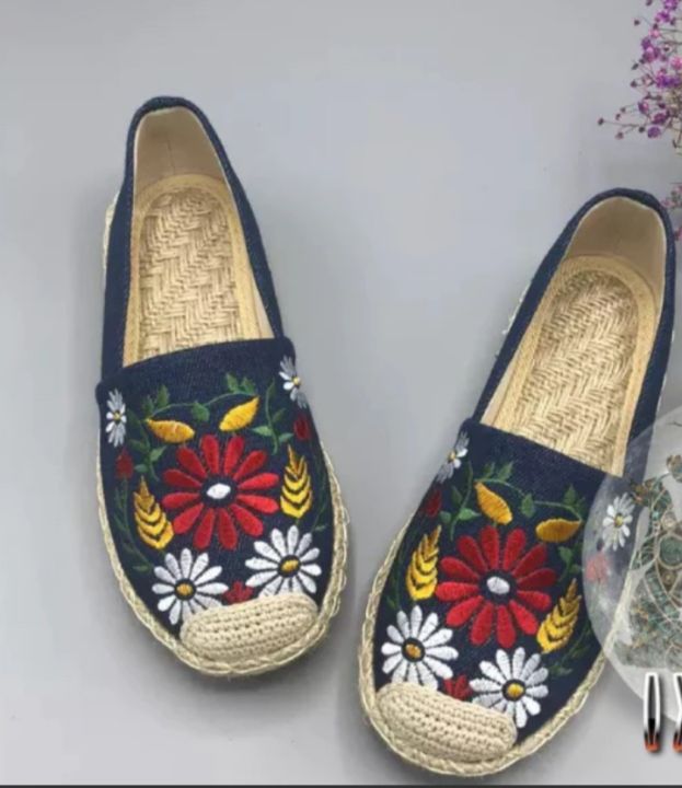 Breathable%20Canvas%20Shoes%20for%20Women%20-%20Image%202