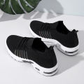Women's Shoes 2023 Spring New Mom Casual Shoes Fly Woven Mesh Comfortable Soft Sole Running Shoes Breathable Sneakers Women.