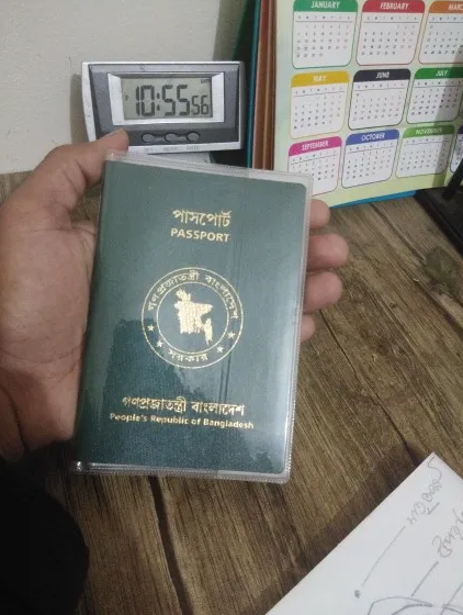 Passport%20Cover%20Clear%20Plastic%20Passport%20Protector%20Case%20Passport-%201%20Pcs%20-%20Image%206