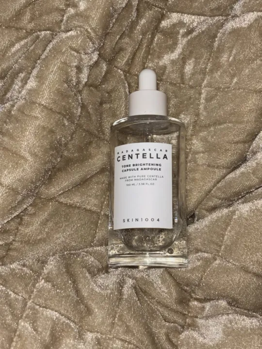 SKIN1004%20Madagascar%20Centella%20Tone%20Brightening%20Capsule%20Ampoule%20100ml%20-%20Image%208