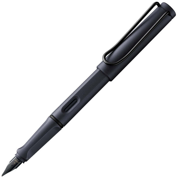 Lamy%20Safari%20Fountain%20Pen%20-%20Charcoal%20Black%20-%20Image%207