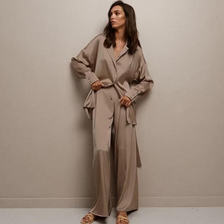 Women Sleeping Robe Set Long Pajamas 2 Pieces Set Silk Satin Autumn Winter Custom Loungewear Set.