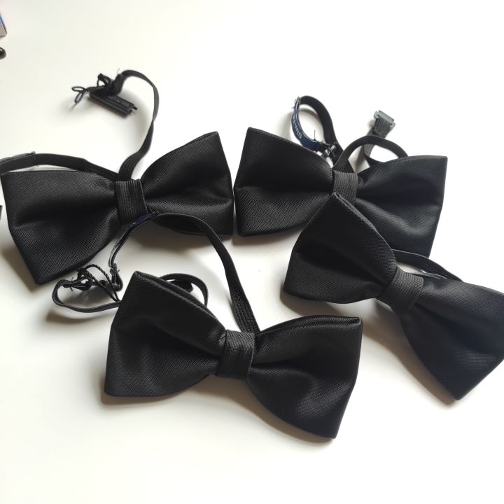 Men's%20Black%20Adjustable%20Bow%20Tie%20%7C%20Pre-Tied%20Formal%20Bow%20Tie%20for%20Wedding%20Party%20-%20Image%204