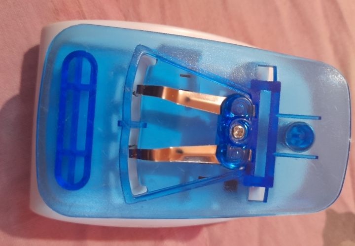 Auto%20Charger%20For%20mobile%20Phone%20Battery%20-%20Image%204