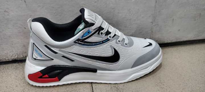 PremiumBlack%20&%20White%20Sports%20Sneakers%20For%20Men%20%E2%80%93%20Lightweight%20Breathable%20Lace-Up%20Casual%20Shoes%20with%20Anti-Odor%20Technology%20-%20Image%204