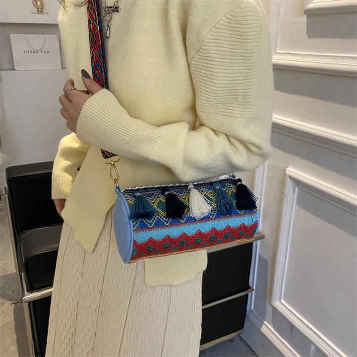 Retro%20Tassel%20Bag%20Unique%20Design%20Embroidery%20Color%20Clash%20Women's%20Bag%20-shaped%20Fashion%20Crossbody%20Bag%20for%20Streetwear%20Accessory%20Young%20Adults%20%20Use%20Fashion%20Statement%20-%20Image%208